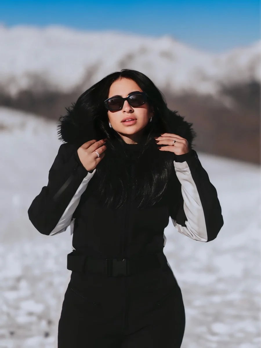 Aline Rodivas em ambiente de neve